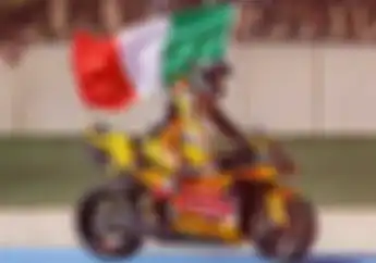 Kok Bisa Francesco Bagnaia Sabet Podium MotoGP Misano 2023 Cuma Pakai Tangan, Ini Maksudnya
