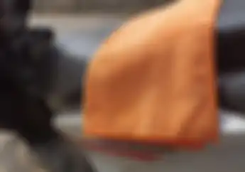 Spesialis Perawatan Jelaskan Pemotor Wajib Punya Lebih Dari Satu Kain Microfiber