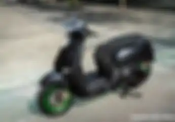 Modifikasi Motor Honda Giorno+ Bodi Hitam Glitter, Pakai Sokbreker YSS dan Part Hedon Lain