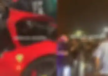 Mobil Ferrari Tabrak Motor dan Taksi di Sudirman, Pemotor di Lokasi Emosi Hingga Baku Hantam