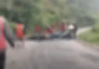 Video Detik-detik Pemotor Jatuh di Tanjakan Jalur Bawang-Dieng, Berawal dari Motor Matic