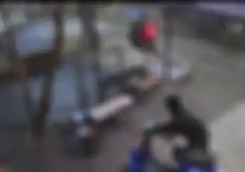 Tidak Cuma Motor Baru Maling Motor Mulai Incar Vespa Klasik di Jakarta Timur, Satu Pelaku Pakai Jaket Ojol