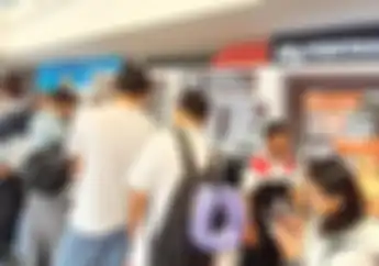Merchandise Resmi MotoGP Mandalika 2023 Langsung Diserbu di Bandara Lombok, Harga Mulai Rp 100 Ribuan