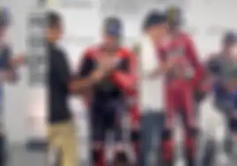 Ngeri Selain Dapat Piala, Pemenang dan Podium MotoGP Mandalika Dapat Keris Pusaka