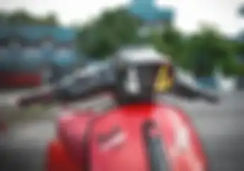 Modifikasi Vespa Sprint Tema Racing Look, Setang Drophead Plus Aksesoris Hedon Siap Pamer