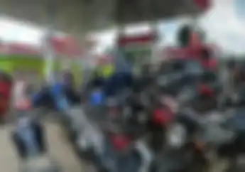 Video Antrian Belasan Suzuki Thunder Antri Pertalite di SPBU, Netizen: Motor yang Bikin Orang Kesal di SPBU