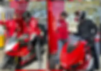 Menang di Mandalika, Pecco Bagnaia  Jadi Petugas SPBU di Australia
