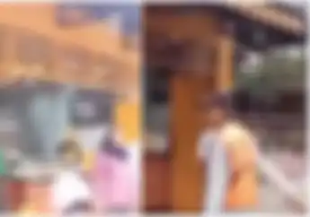 Seperti Kesurupan Mendadak Ngamuk Tukang Parkir Ancam Driver Ojol Pakai Martil Pembeli Berhamburan
