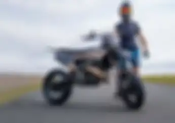 Modifikasi Motor Supermoto Gendong Mesin 700 cc 2-Tak dan Karburator Canggih, Punya Tenaga 84 Hp!