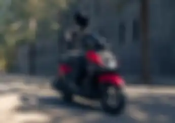 Amunisi Baru Lawan Suzuki Avenis, Yamaha Luncurkan RayZR 2024 Konsumsi Bensin Lebih Irit
