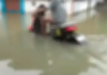 Catat Batas Aman Motor Listrik Terjang Banjir Jangan Nekat Terobos