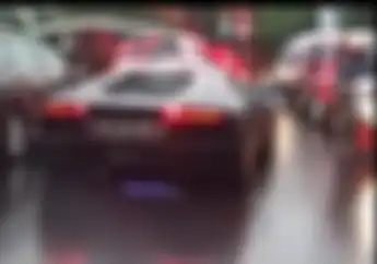 Lamborghini vs Angkot Lawan Arah di Bandung Direkam Pemotor, Endingnya Begini