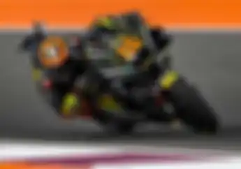 Aksi Kocak Adik Valentino Rossi Bareng Kru Meski Enggak Juara Pertama MotoGP Qatar 2023