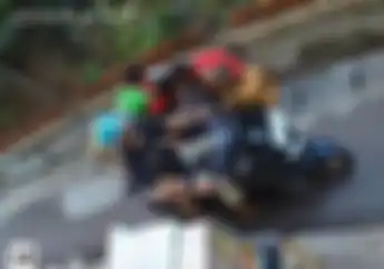 Jambret Handphone Bocil Naik Yamaha NMAX Terekam Kamera di Jakarta Barat Pelat Nomor Terekam CCTV