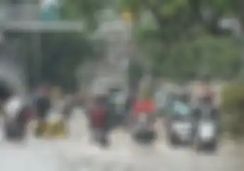 Daripada Tekor Rp 2 Juta Pakai Motor Jangan Coba-coba Terobos Banjir Lebih dari Segini