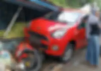 Daihatsu Ayla Hajar Delapan Motor di Sukabumi Pengemudi Langsung Kena Salam Olahraga