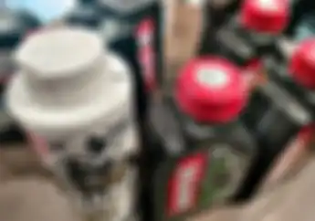 Bengkel Motor Jakbar Ini Ungkap Cara Pabrikan Lawan Oli Palsu, Bagian Ini Rahasianya