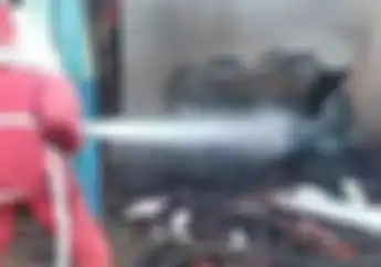 Mendadak Muncul Suara Aneh di Mesin, Motor dan Mobil Ludes Terbakar di Banyuwangi