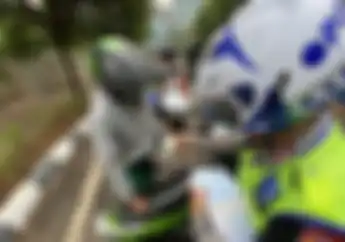Penumpang Ojol Ngeyel Tidak Pakai Helm yang Kena Tilang Driver atau Penumpang? Begini Penjelasan Polisi