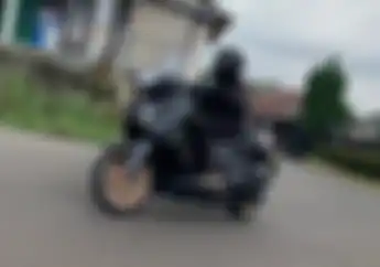 Turing Yamaha XMAX Connected ke Gunung Bunder Seperti Sofa Berjalan