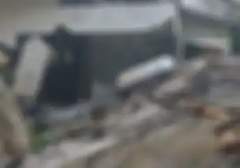Petaka Liburan Dua Motor dan Vila di Puncak Bogor Tertimpa Longsor Tebing 15 Meter