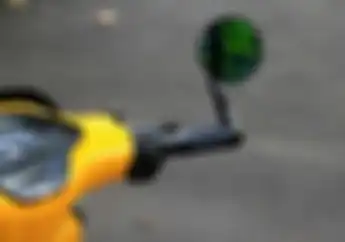 Tertulis Motor Boleh Cuma Pakai Satu Buah Spion, Tapi Polisi Bilang Aturannya Begini