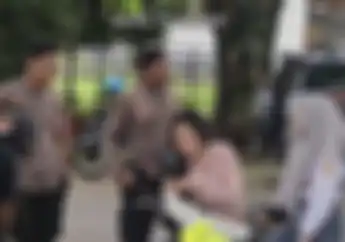 Viral di TikTok Gara-gara Naik Motor Enggak Pakai Helm, Siswi SMA Malah Berjodoh dengan Polisi