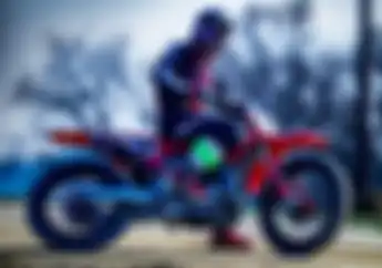 Kacau, Pembalap Ini Pakai Motor 2-Tak 500 cc di Lawan Valentino Rossi