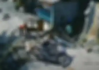 Nahas Pengendara Yamaha Mio Nekat Terobos Pembangunan Jembatan Malah Berakhir Seperti Film Komedi