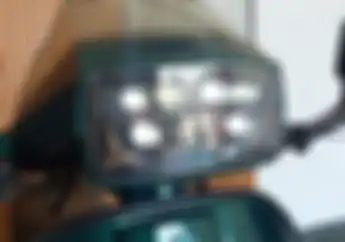 Modifikasi Vespa Klasik Pakai Lampu LED dari LTC, Segini Banderolnya