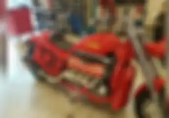 Video Modifikasi Motor Pasang Mesin V8 Ferrari F355, Kebayang Suara Gaharnya!