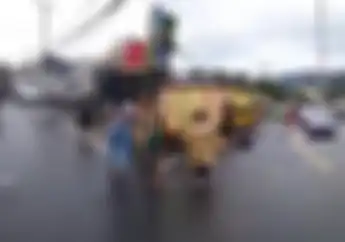 Sejumlah Motor Hancur Berhamburan Dalam Kecelakaan Lalu Lintas di Puncak Bogor