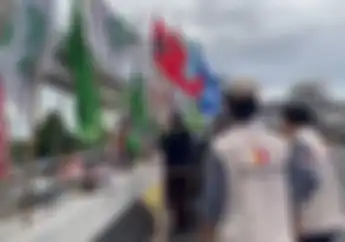 Sering Roboh Timpa Pemotor, Bendera Partai yang Terpasang di Fly Over Akan Segera Dibongkar
