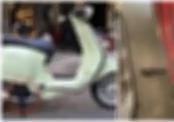 Waduh Motor Vespa Matic Dikeluhkan Perempuan di Vietnam Karena Merusak Pakaian