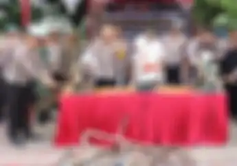 Ratusan Knalpot Brong Dimusnahkan Polres Pringsewu Pakai Gerinda Siap Jaga Pemilu 2024