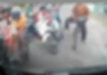 Video Pesepeda Tendang Cewek Naik Motor Honda BeAT di Jogja, Masa Lalunya Miris