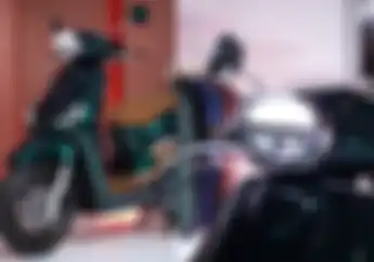 Modifikasi Motor Honda Stylo 160 Pasang Cover Lampu Makin Mirip Vespa