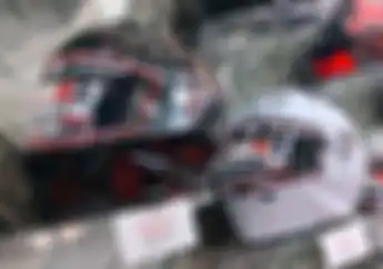 KYT Jual Helm Pembalap MotoGP di IIMS 2024, Harganya Bikin Pusing Bikers