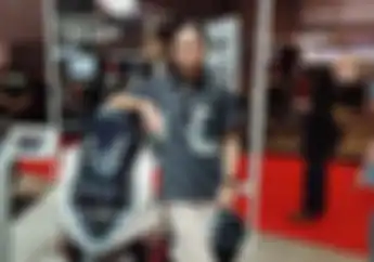 Apparel Keren Kolaborasi Motor Listrik ALVA, Humblezing dan Olah Plastic Rilis di IIMS 2024