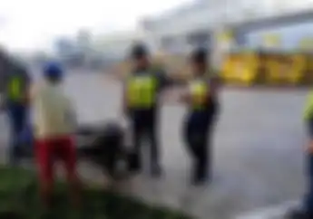 Pria Mabuk Naik Honda Supra Masuk ke Bandara Bilangnya Cuma Cari Teman, Untung Tidak Tergilas Pesawat