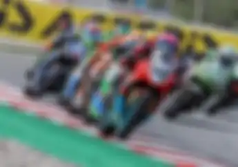 Motor Cina Gagah dan Berani Raih Podium Perdana di Balap Dunia World Supersport 300 Aldi Satya Mahendra Pimpin Klasemen