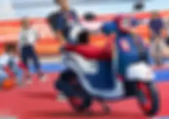 Mirip Vespa Yamaha Fazzio 2024 Kolaborasi FILA, Beda Dengan Versi Indonesia