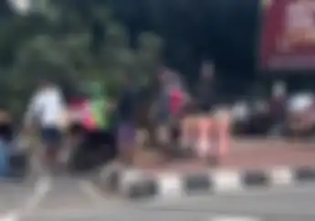 Usai Ramai di Media Sosial Pemuda yang Tarik Uang dari Motor Naik Trotoar Dekat Gedung DPR Kini Diburu