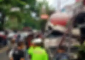 Tiga Motor Ringsek Usai Sopir Truk Molen Mendadak Pusing Untung Tidak Ada Korban
