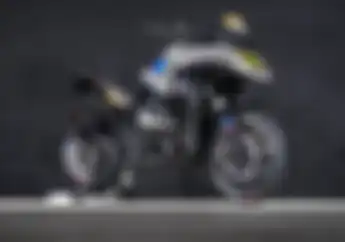 Ubah Identitas Modifikasi Motor BMW R 1300 GS Jadi Supermoto Gahar
