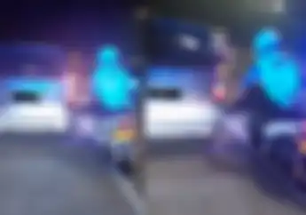 Video Pak Polisi Naik Suzuki Hayate Stut Mobil Toyota Avanza Pemudik yang Mogok di Tol