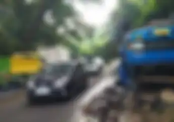 Sedih Jelang Lebaran Satu Keluarga Tewas Dihantam Truk Sawit di Bandung Minyak Sawit Tumpah di Jalan