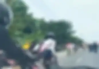 Video Penyapu Koin Pantura Tertabrak Motor Pemudik Sudah Ditertibkan Polisi Tetap Balik ke Jalan