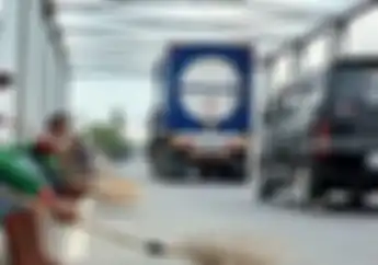 Pantas Tidak Pernah Kapok Penyapu Koin Logam di Indramayu Bisa Dapat Uang Jutaan Sehari