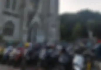 Ada Parkir Motor di Katedral Untuk Jamaah Shalat Ied di Masjid Istiqlal Indahnya Toleransi